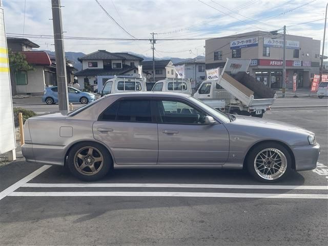 NISSAN SKYLINE 2000