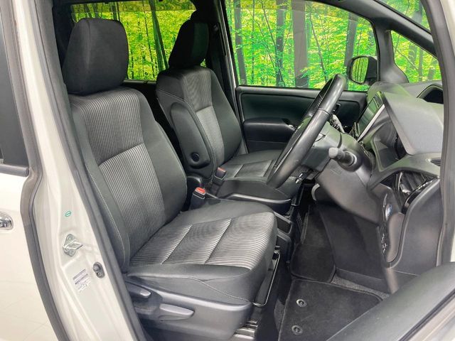 TOYOTA VOXY HYBRID 2018