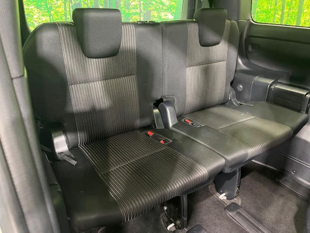 TOYOTA VOXY HYBRID 2018