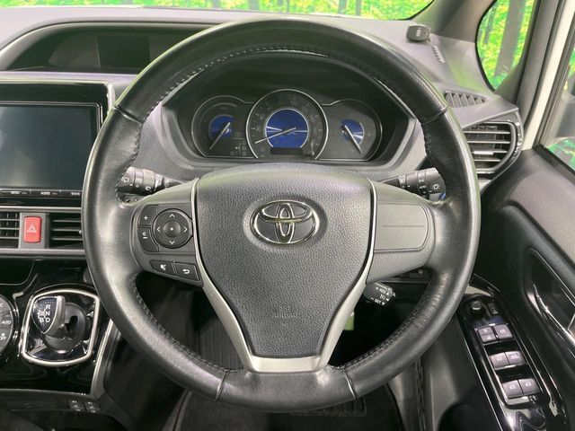 TOYOTA VOXY HYBRID 2018