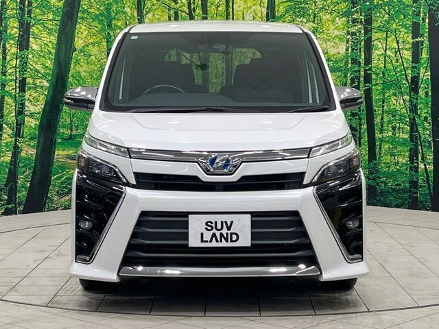 TOYOTA VOXY HYBRID 2018