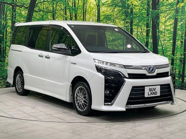 TOYOTA VOXY HYBRID 2018