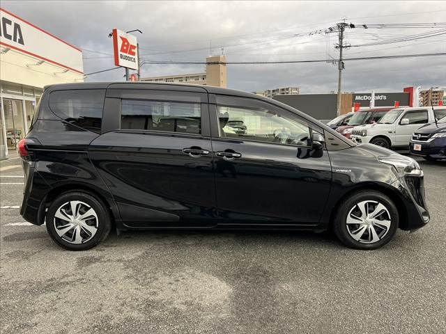 TOYOTA SIENTA HYBRID 2019