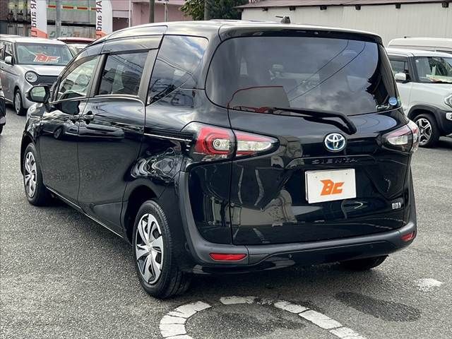 TOYOTA SIENTA HYBRID 2019