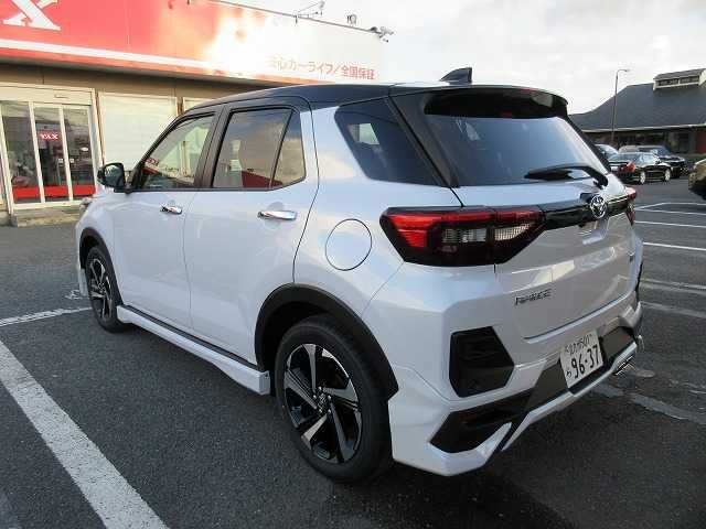 TOYOTA RAIZE HYBRID 2025