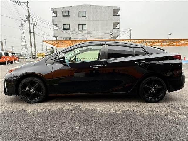 TOYOTA PRIUS 2021