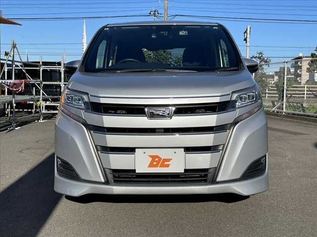 TOYOTA NOAH 2017