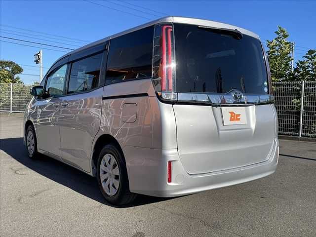 TOYOTA NOAH 2017