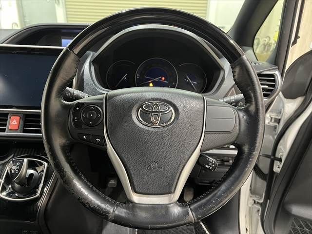 TOYOTA ESQUIRE HYBRID 2019