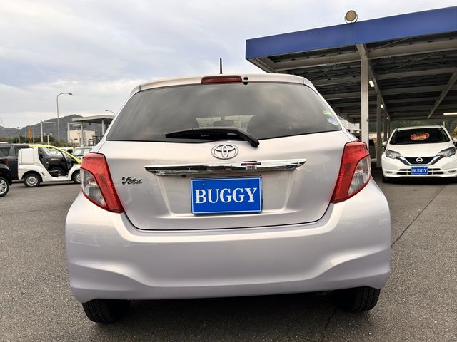 TOYOTA VITZ 2013