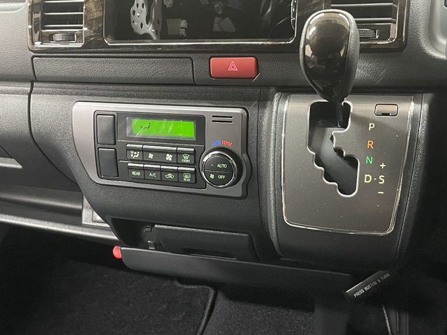 TOYOTA HIACE van 2WD 2025