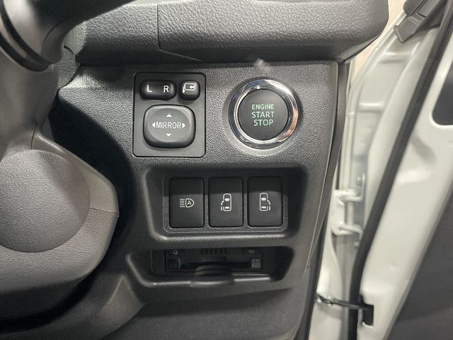 TOYOTA HIACE van 2WD 2025