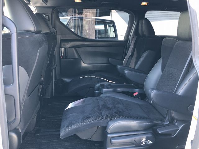 TOYOTA ALPHARD hybrid 4WD 2020