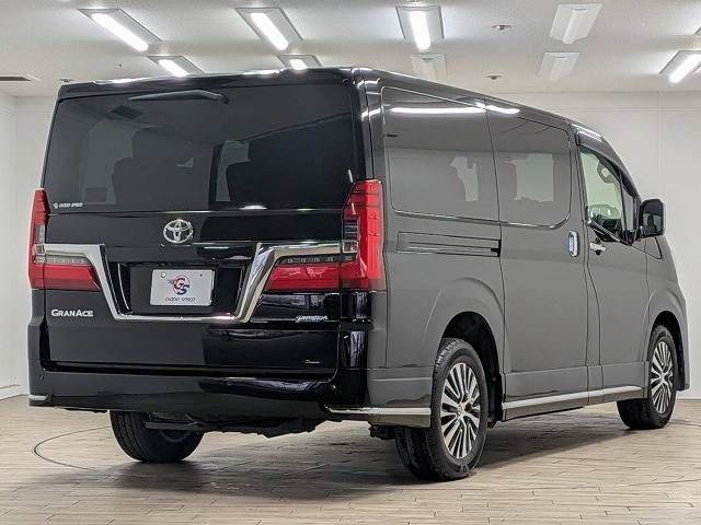 TOYOTA GRANACE 2020