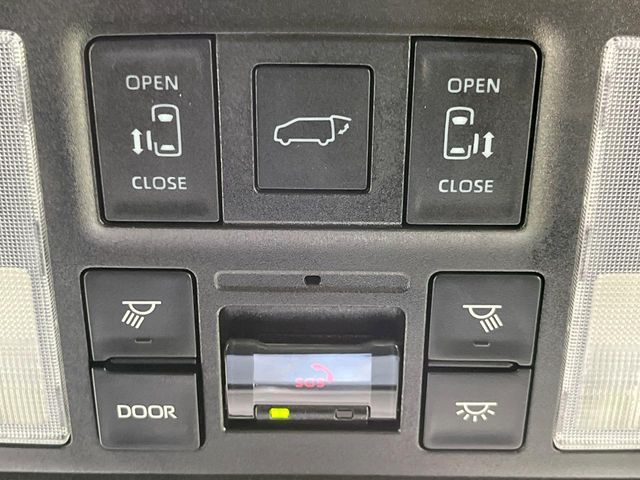 TOYOTA VOXY HYBRID 2025