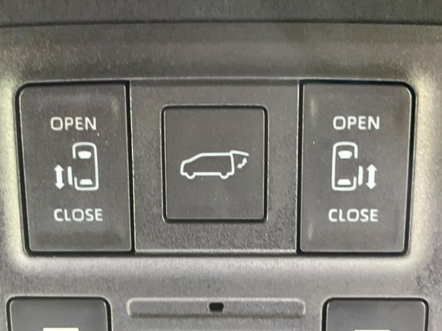 TOYOTA VOXY HYBRID 2025