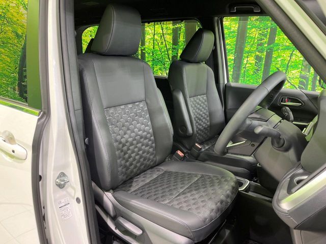 TOYOTA VOXY HYBRID 2025