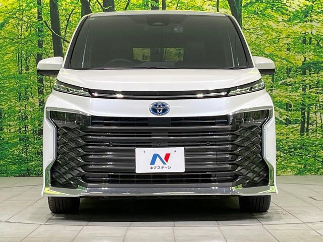 TOYOTA VOXY HYBRID 2025