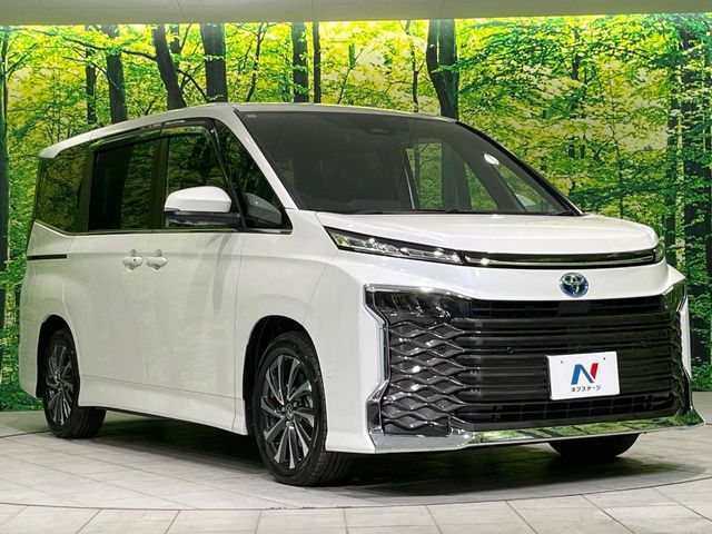 TOYOTA VOXY HYBRID 2025