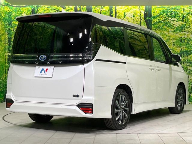 TOYOTA VOXY HYBRID 2025