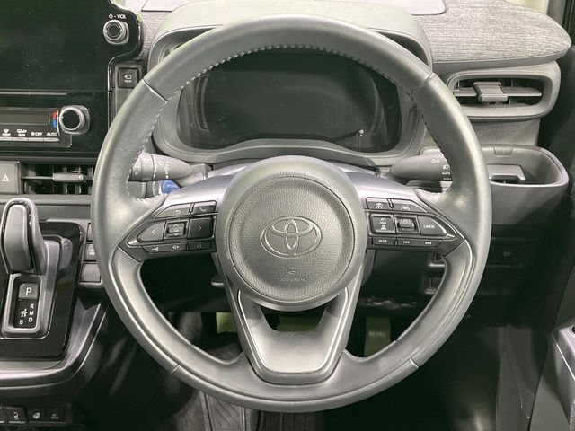 TOYOTA SIENTA HYBRID 2022