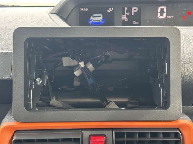 DAIHATSU TANTO FAN CROSS 2024