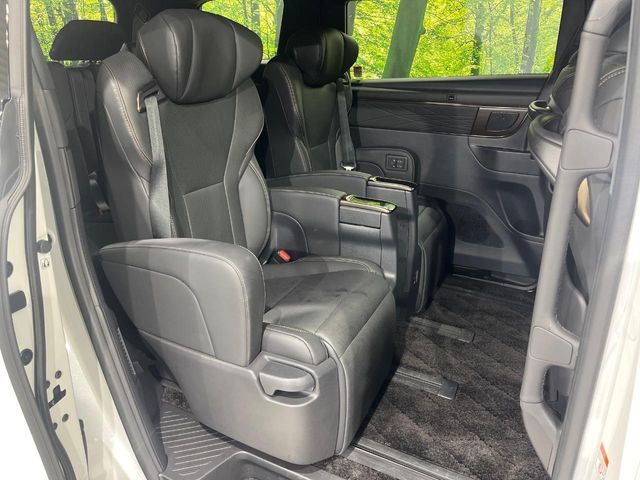 TOYOTA ALPHARD hybrid 4WD 2024