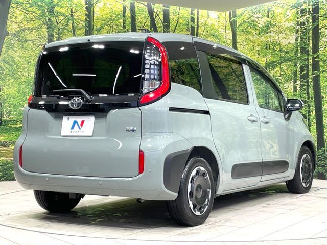 TOYOTA SIENTA HYBRID 2024
