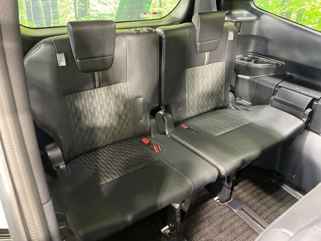 TOYOTA NOAH HYBRID 2024