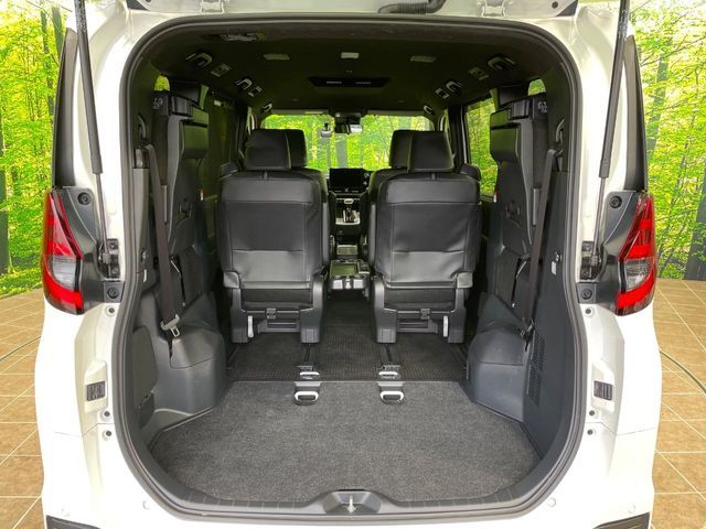 TOYOTA NOAH HYBRID 2024