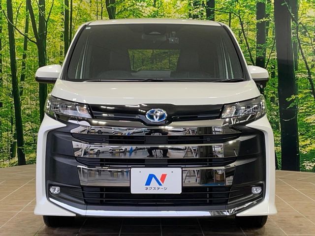 TOYOTA NOAH HYBRID 2024
