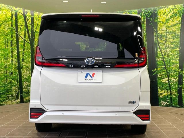 TOYOTA NOAH HYBRID 2024