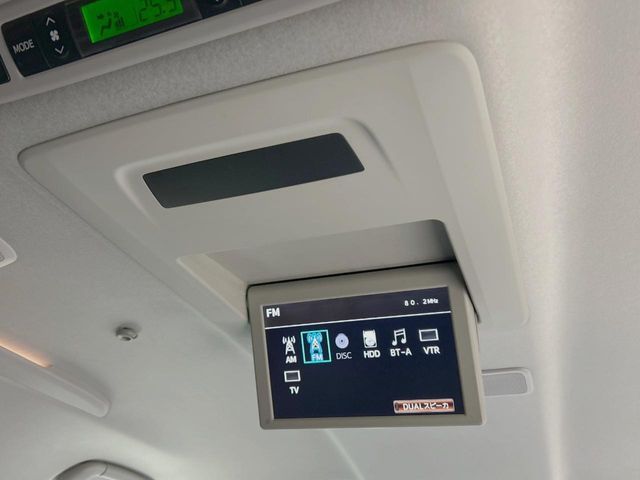 TOYOTA VELLFIRE 2012