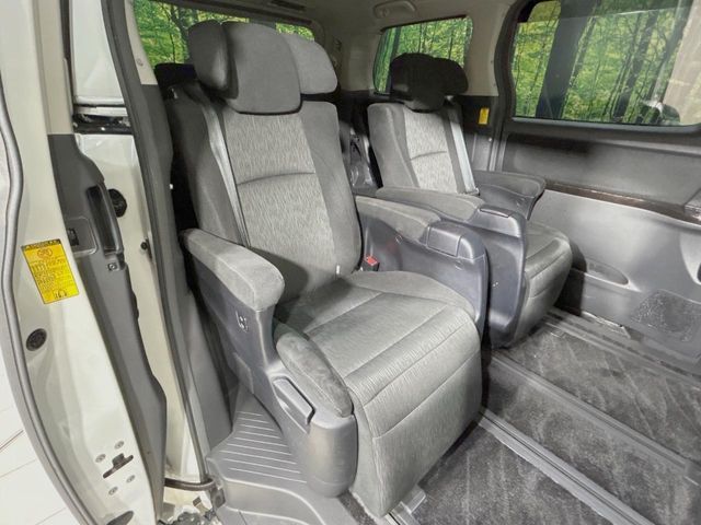 TOYOTA VELLFIRE 2012