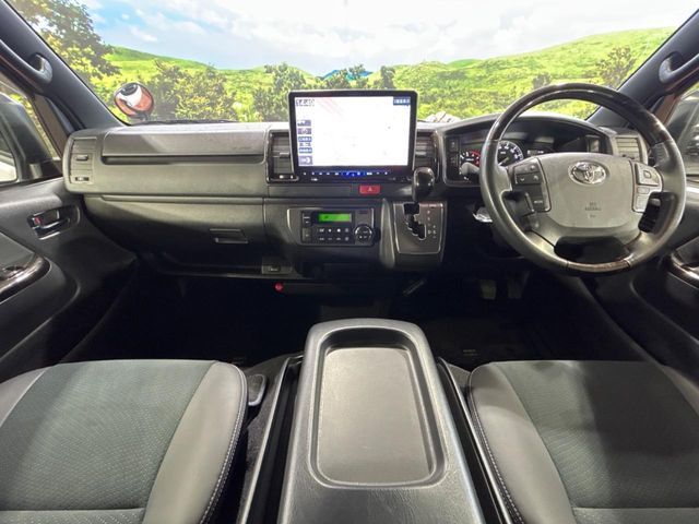 TOYOTA HIACE van 4WD 2024