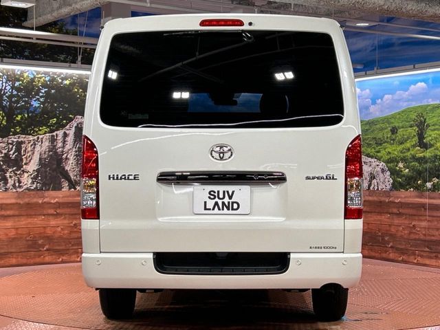 TOYOTA HIACE van 4WD 2024