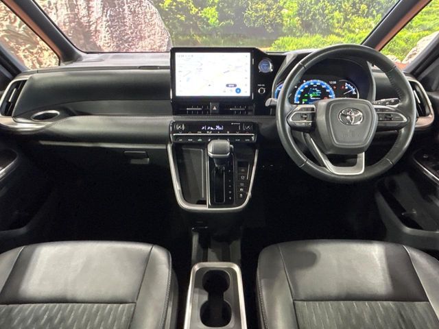 TOYOTA NOAH HYBRID 2023