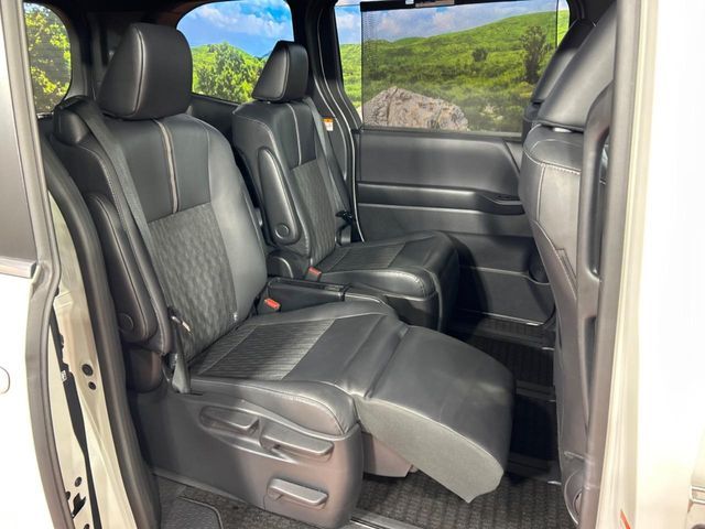 TOYOTA NOAH HYBRID 2023