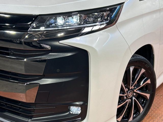 TOYOTA NOAH HYBRID 2023