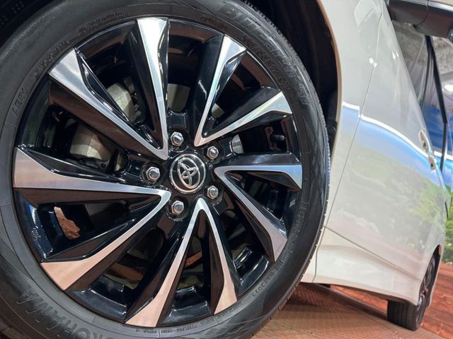 TOYOTA NOAH HYBRID 2023