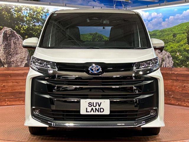 TOYOTA NOAH HYBRID 2023