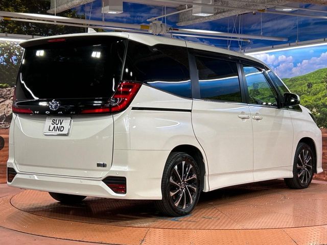 TOYOTA NOAH HYBRID 2023