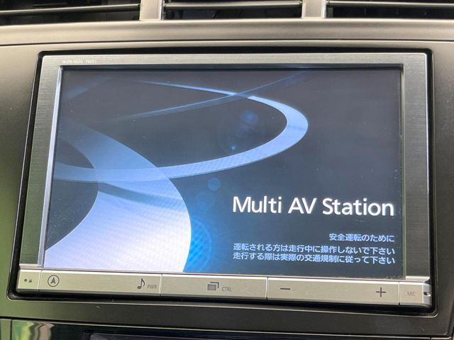 TOYOTA PRIUS Alpha 2013