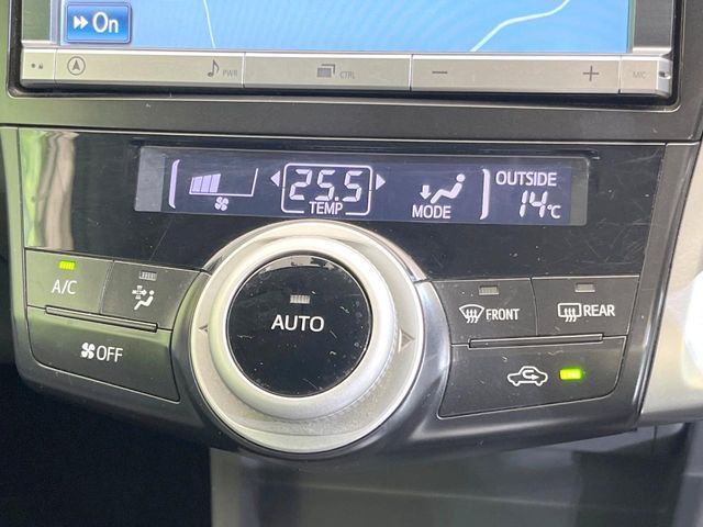 TOYOTA PRIUS Alpha 2013