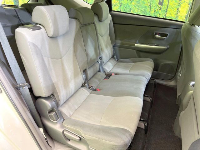 TOYOTA PRIUS Alpha 2013