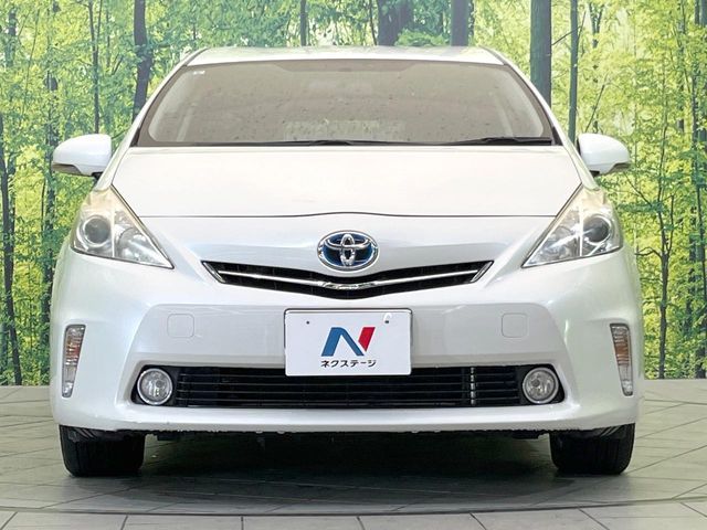 TOYOTA PRIUS Alpha 2013