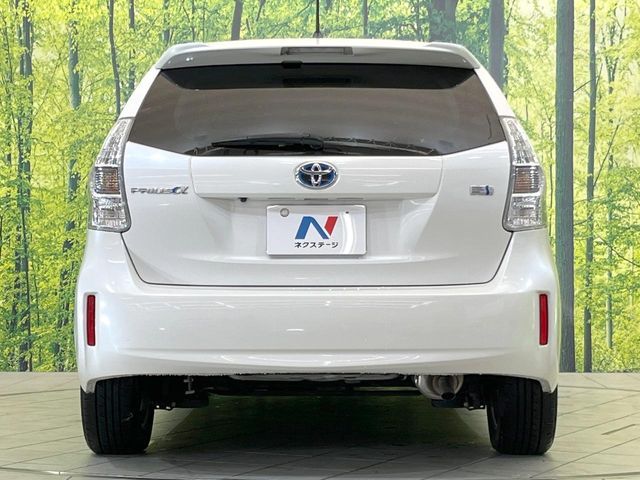 TOYOTA PRIUS Alpha 2013