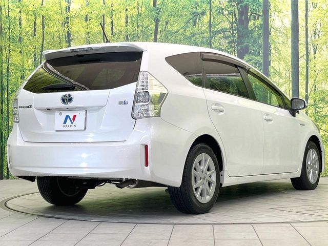 TOYOTA PRIUS Alpha 2013
