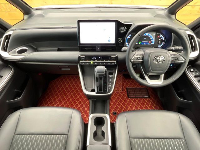 TOYOTA NOAH HYBRID 2024