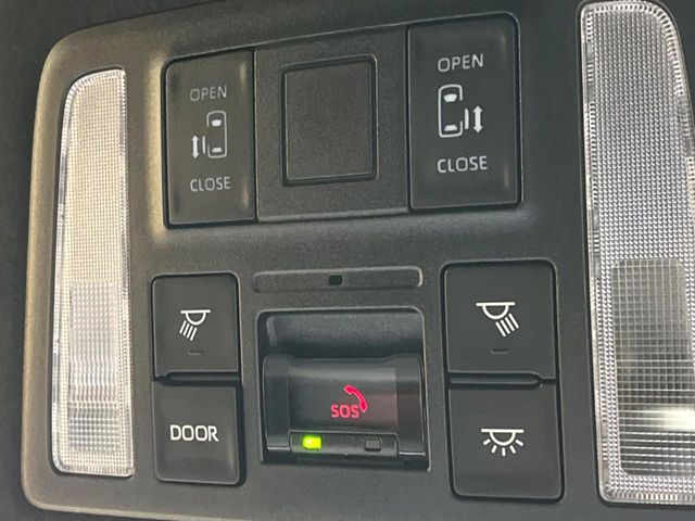 TOYOTA NOAH HYBRID 2024